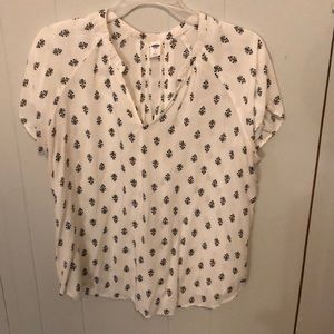 Short sleeve black and white blouse